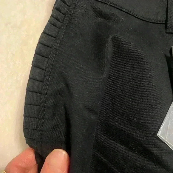 NWT Lane Bryant Girlfriend shorts in black. Women’s size 20 - Picture 3 of 6